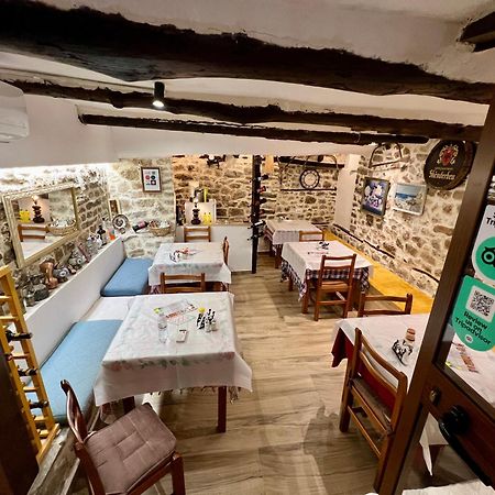 Restaurant & Guest House Semani ベラト エクステリア 写真