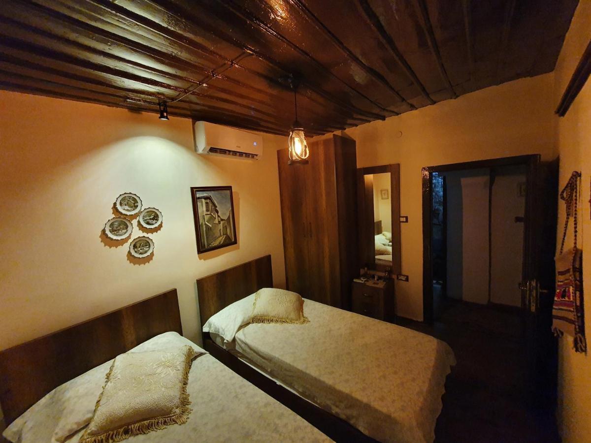 Restaurant & Guest House Semani ベラト エクステリア 写真