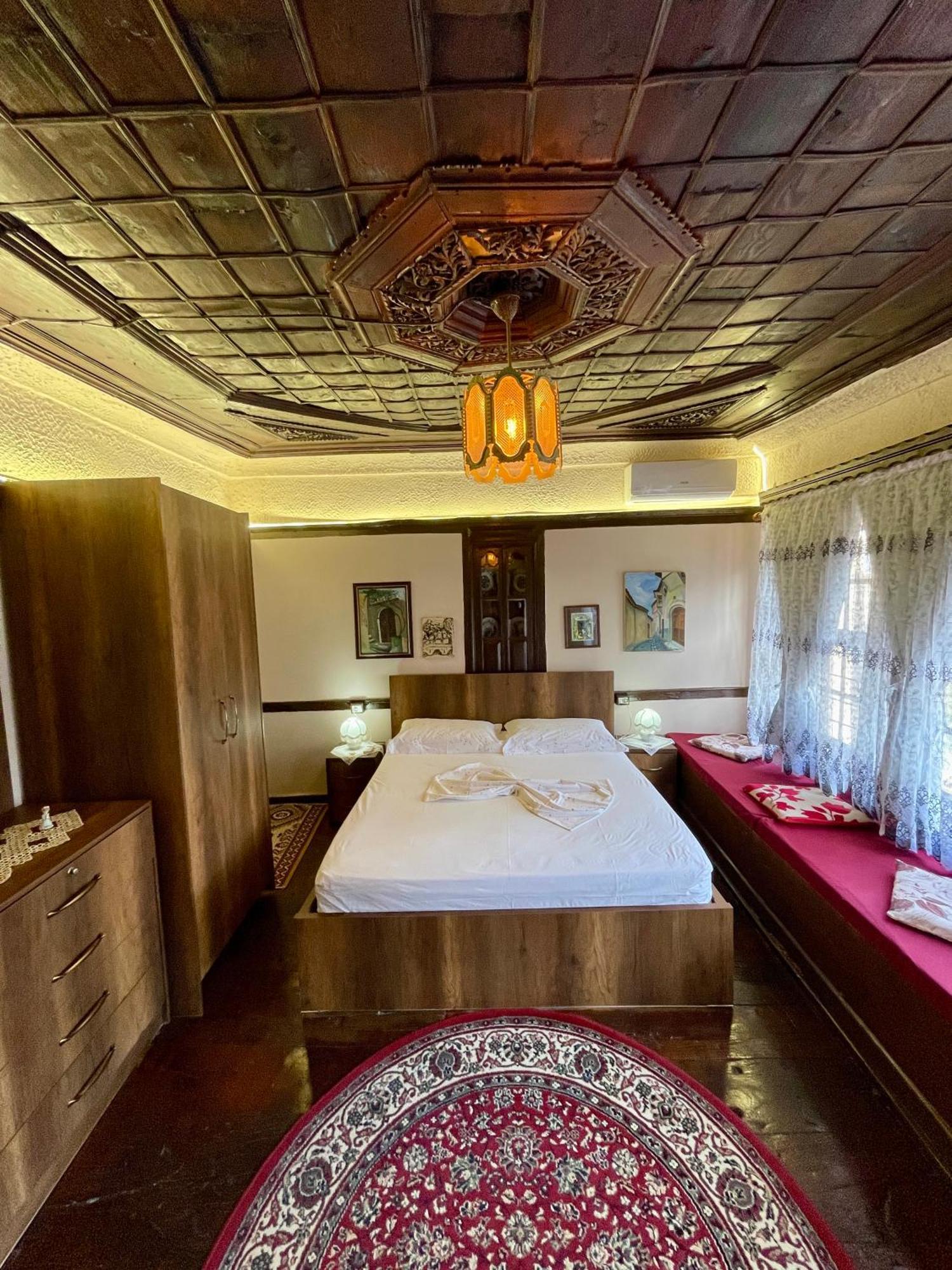 Restaurant & Guest House Semani ベラト エクステリア 写真