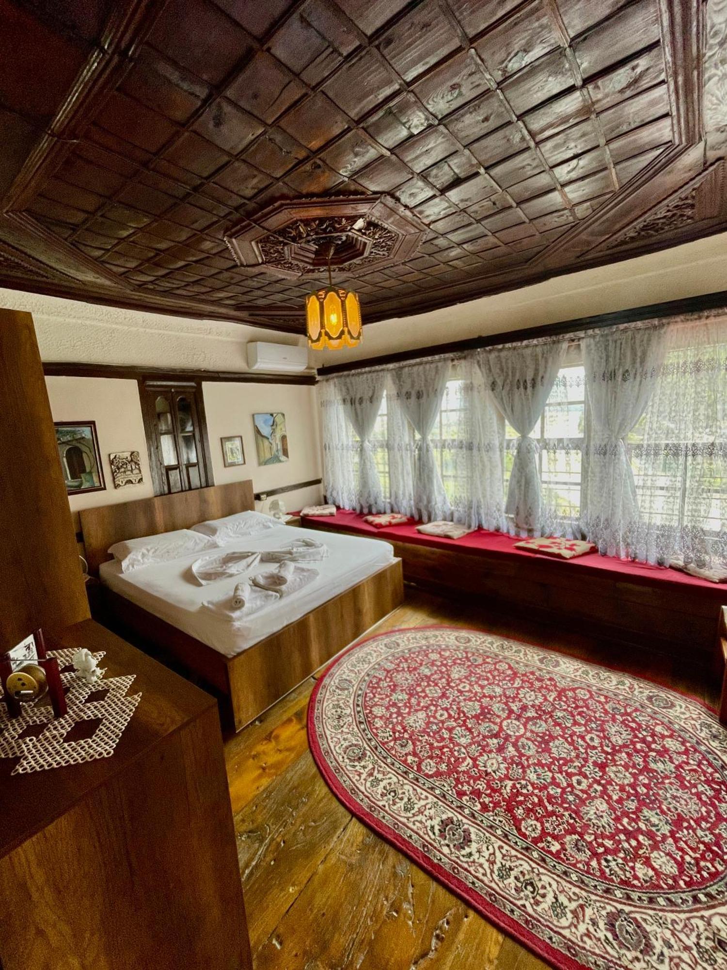 Restaurant & Guest House Semani ベラト エクステリア 写真
