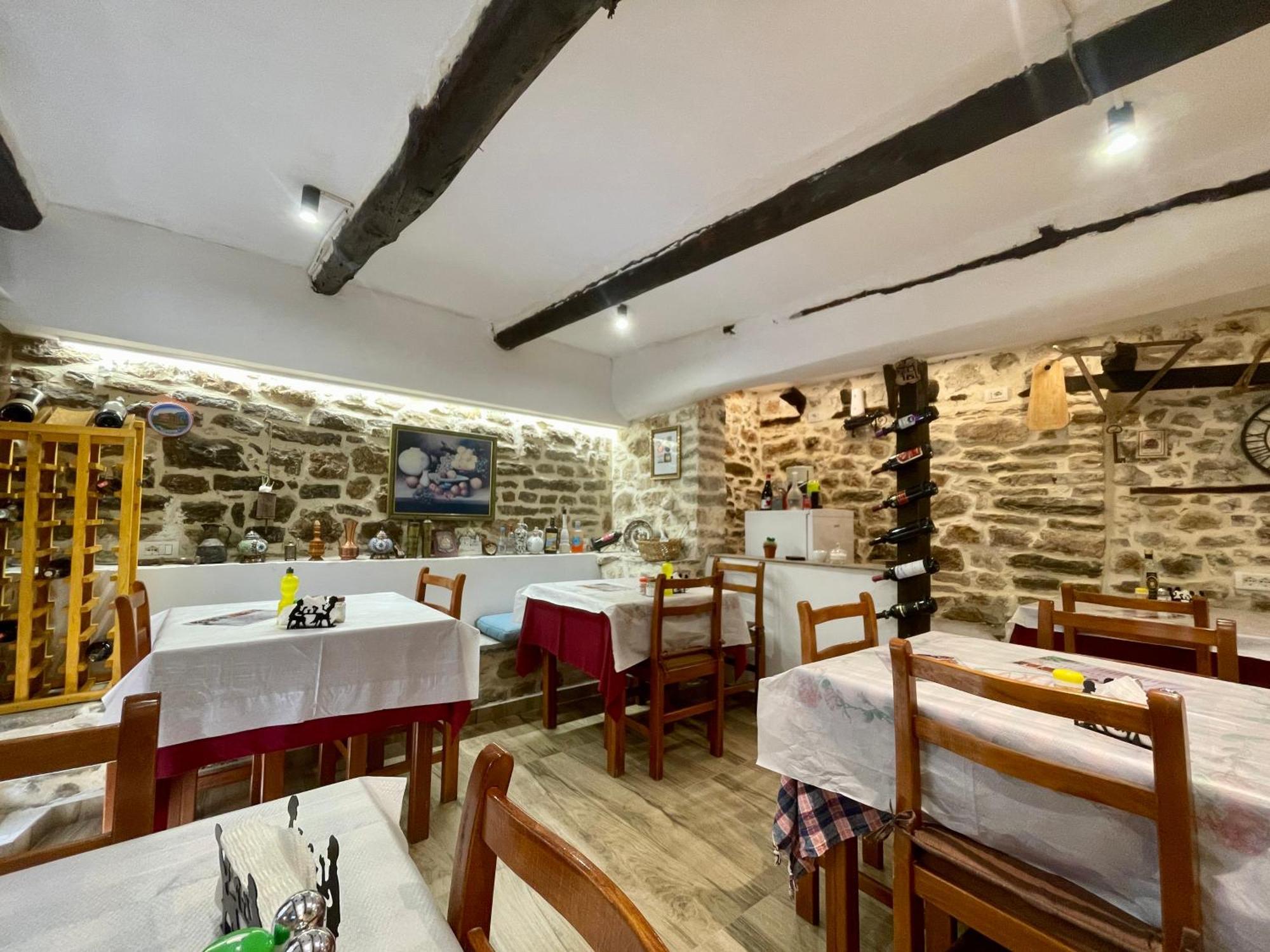 Restaurant & Guest House Semani ベラト エクステリア 写真