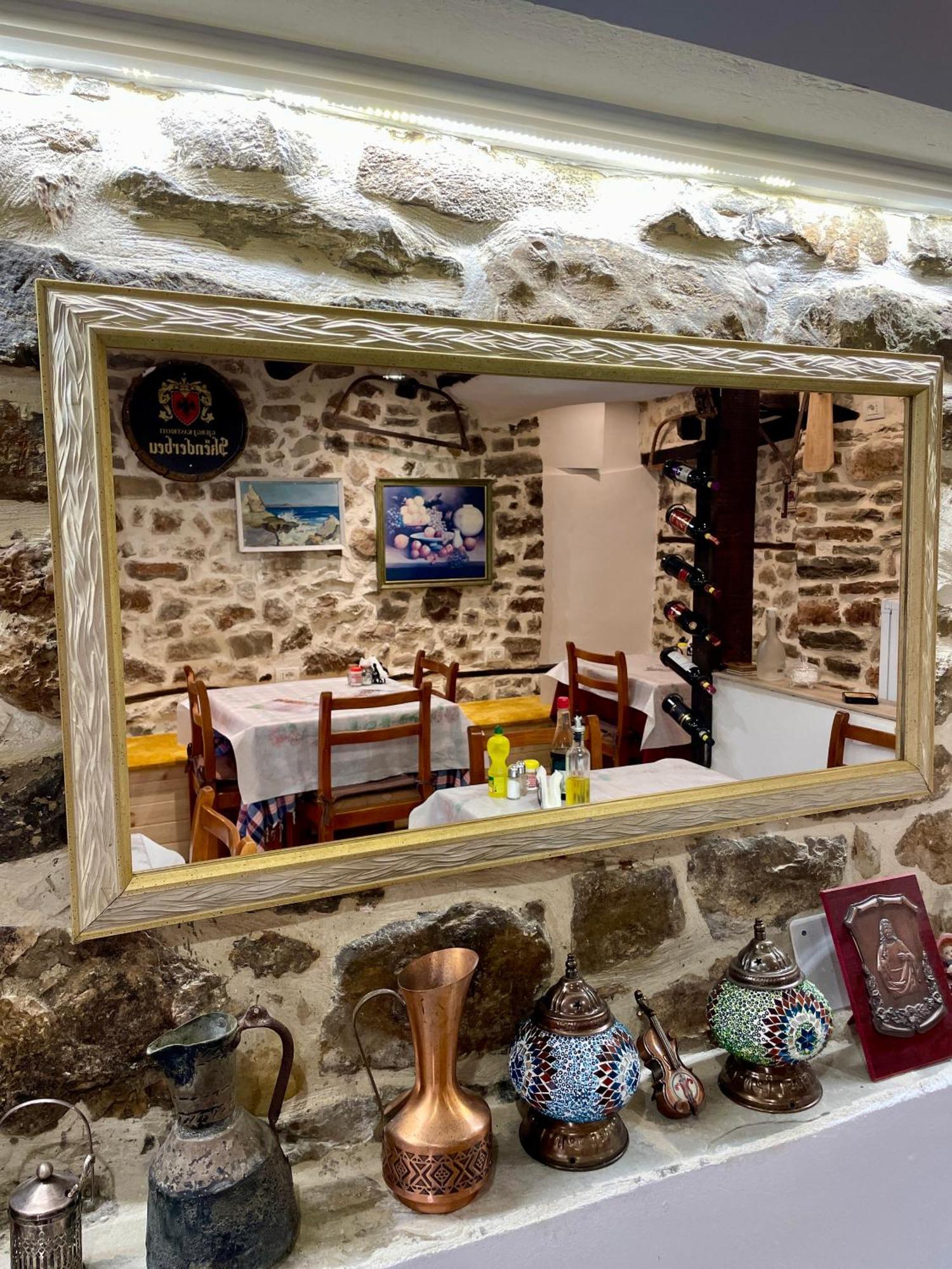 Restaurant & Guest House Semani ベラト エクステリア 写真