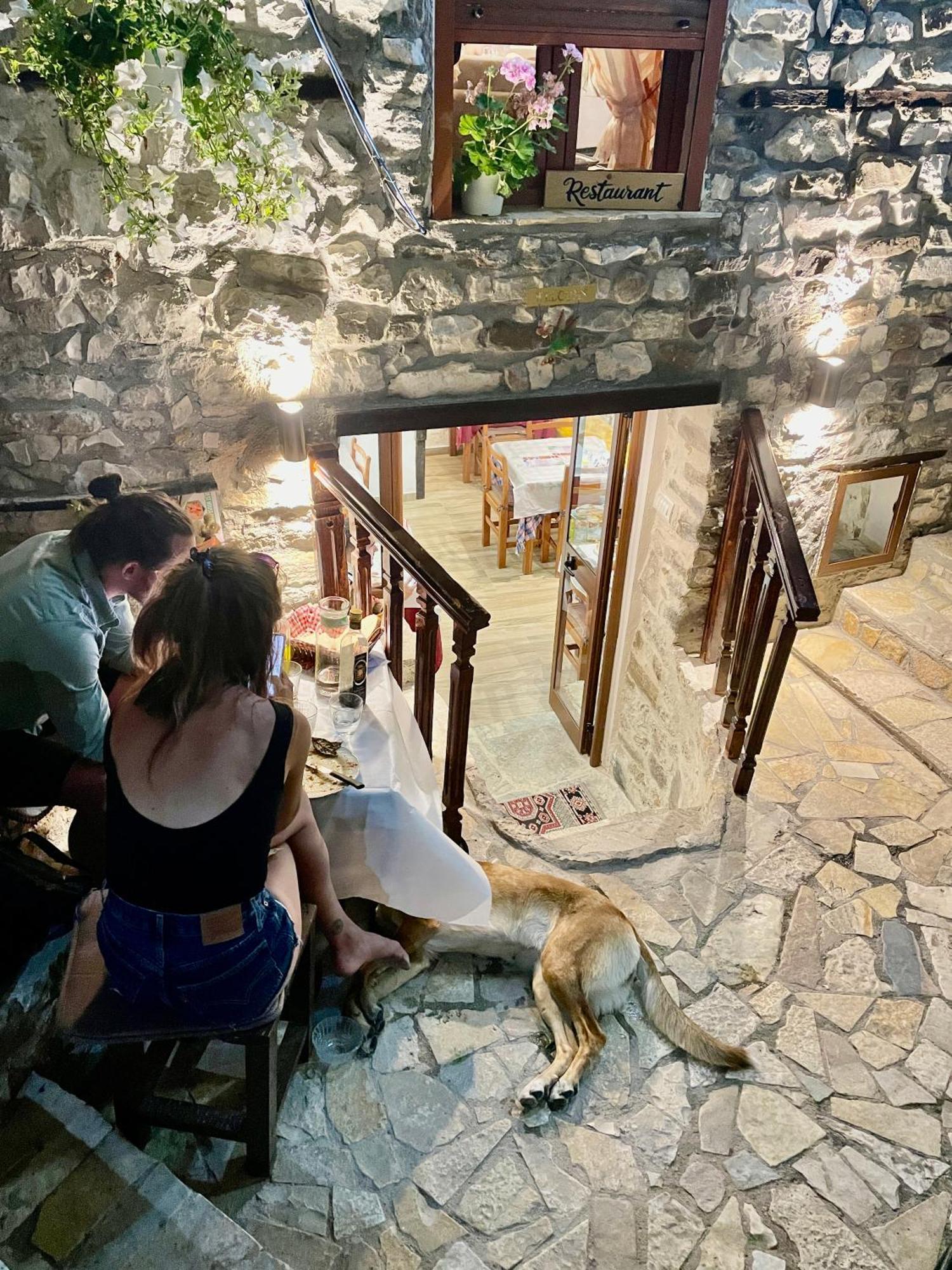 Restaurant & Guest House Semani ベラト エクステリア 写真